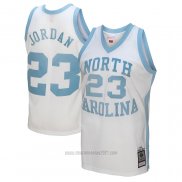 Camiseta NCAA North Carolina Tar Heels Michael Jordan #23 Mitchell & Ness 1983-84 Blanco