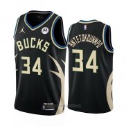 Camiseta Milwaukee Bucks Giannis Antetokounmpo #34 Statement 2022-23 Negro