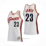 Camiseta Nino Cleveland Cavaliers LeBron James #23 Mitchell & Ness 2003-04 Blanco