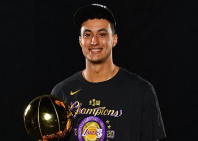 Kuzma: Todos se sacrificaron por el equipo, James tomó la delant
