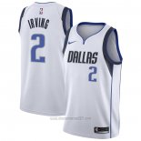 Camiseta Dallas Mavericks Kyrie Irving #2 Association 2022-23 Blanco